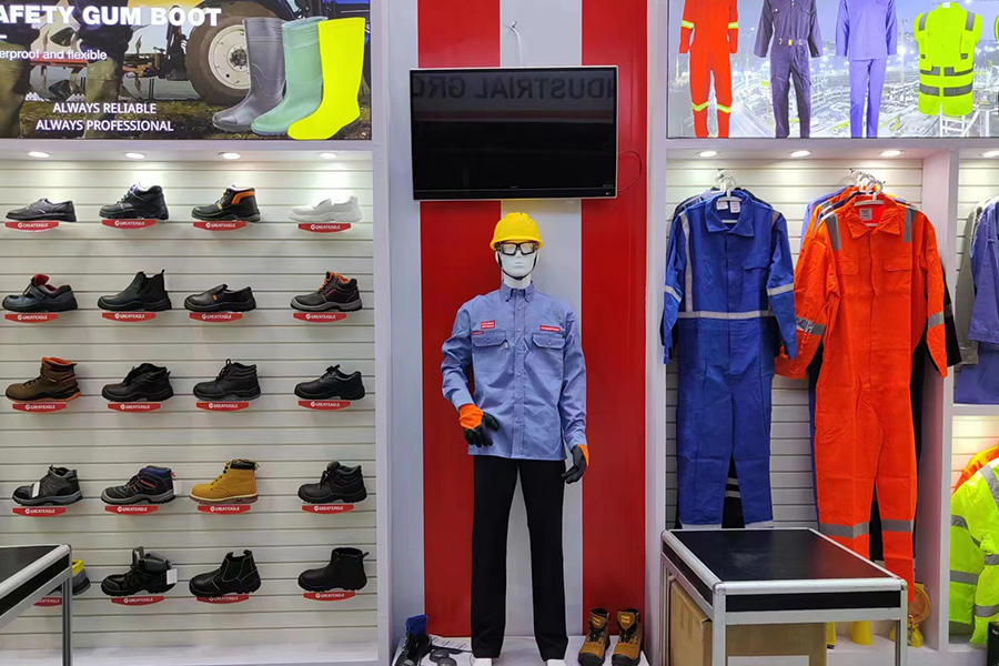 산업 환경에서 PVC 안전화를 착용하면 얻을 수 있는 주요 이점은 무엇입니까?